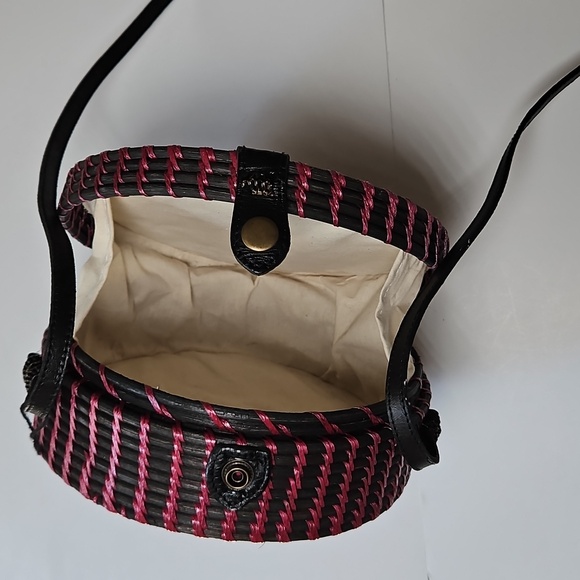 Indonesia NWT Rattan Leather Round Crossbody bag Purple Black Fabric Interior - Picture 3 of 7